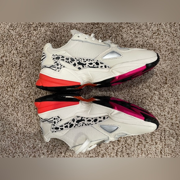 Adidas Falcon Trainer Women’s/Youth size 6 - Picture 10 of 12